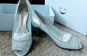 ❤️Caparros Silver Peep Toe Heel